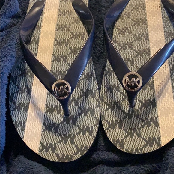 Michael Kors flip flops - Picture 3 of 3
